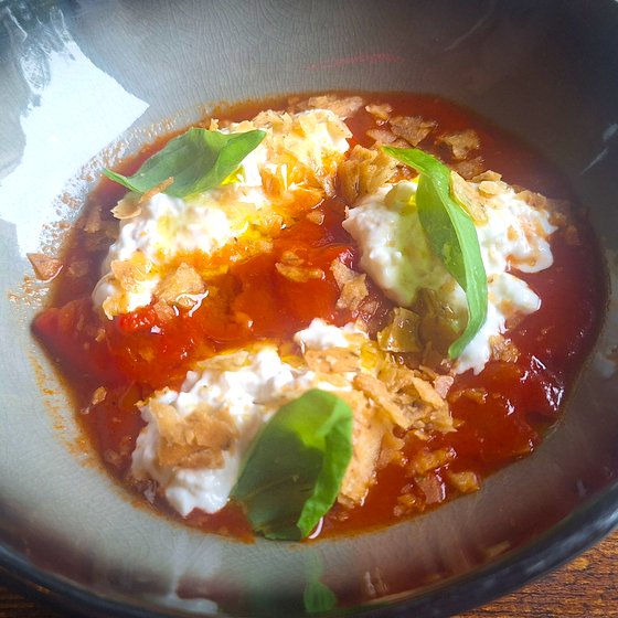 peperonata con burrata ahumada featured